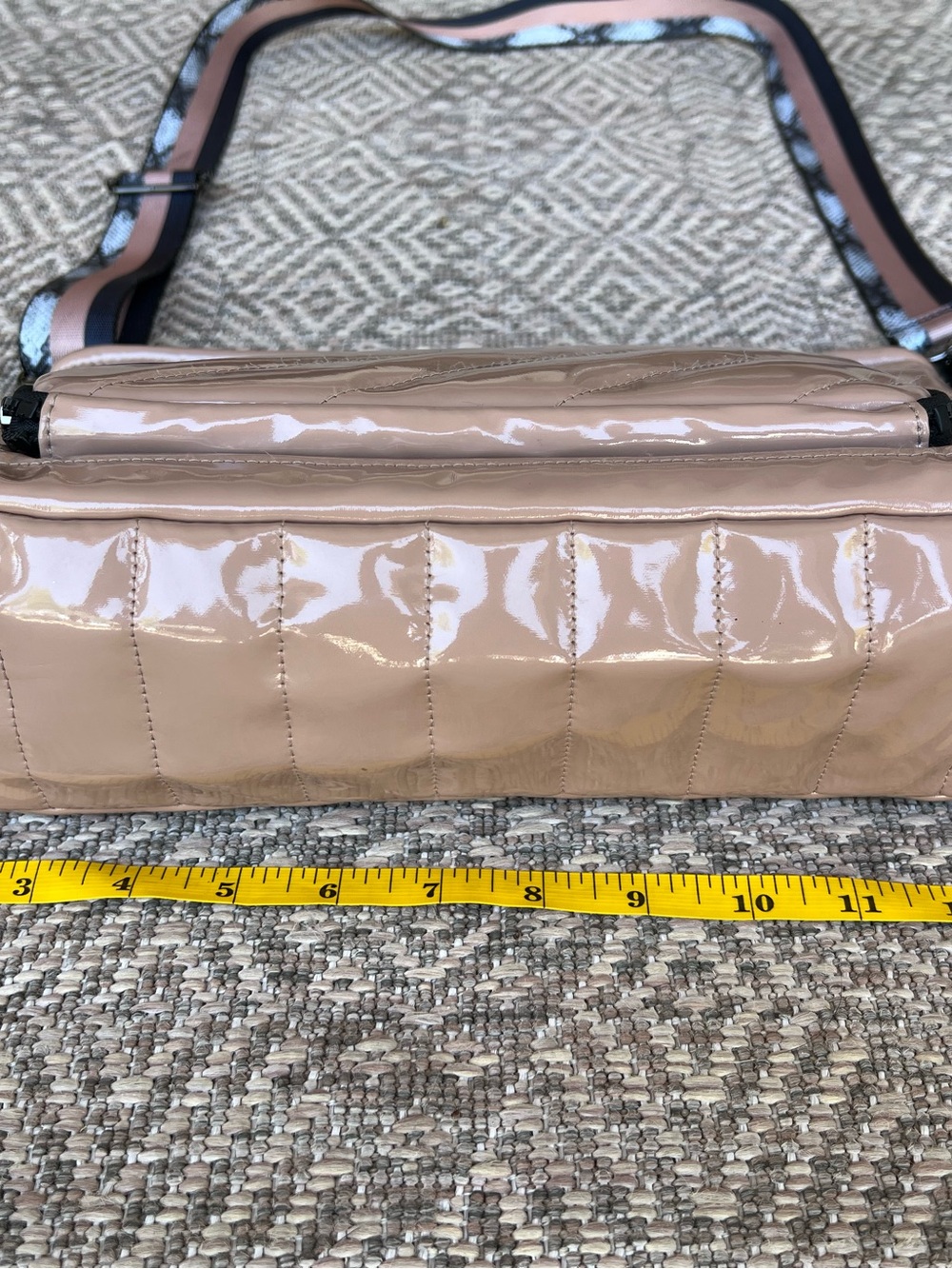 Think Royln‎ Bank Street XL Quilted Patent Crossbody Bag Nude Beige - Picture 3 of 8